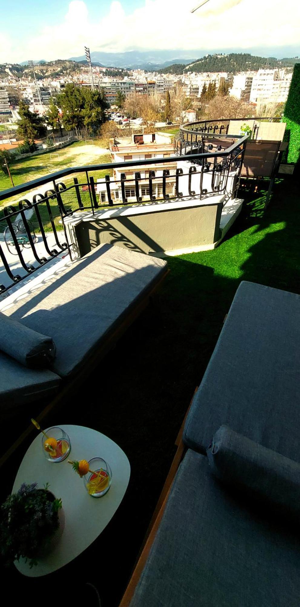 Sky View Suite Серес Екстериор снимка