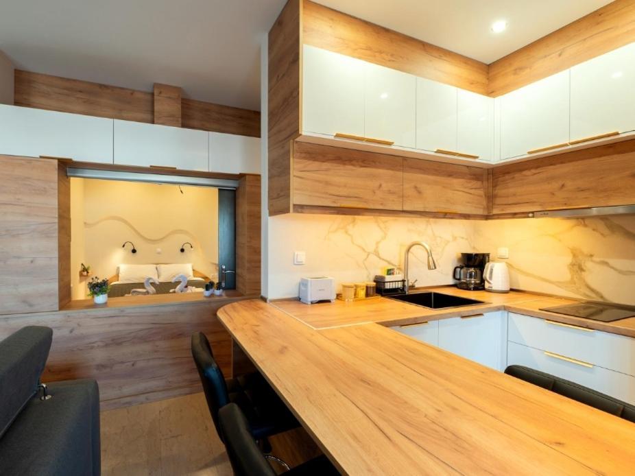 Sky View Suite Серес Екстериор снимка