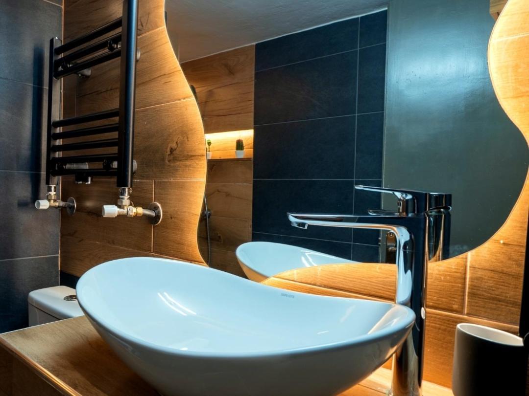 Sky View Suite Серес Екстериор снимка